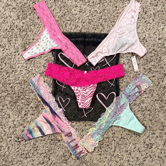 PINK Victoria’s Secret bundle of 5 pairs of underwear and a lingerie bag - Picture 1 of 7
